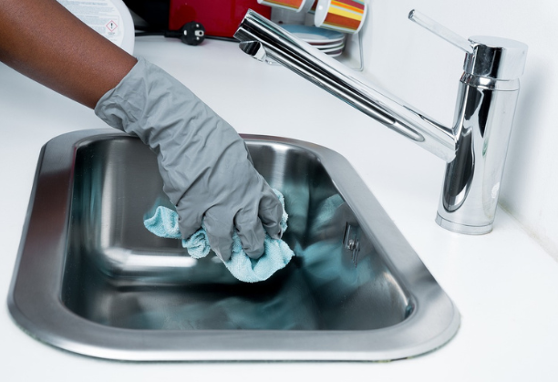 KITCHEN CLEANING